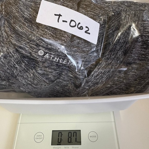 Athleta Womens Uptempo Long Sleeve Shirt Top Size Small Gray Thumb Holes Stretch - Picture 9 of 9